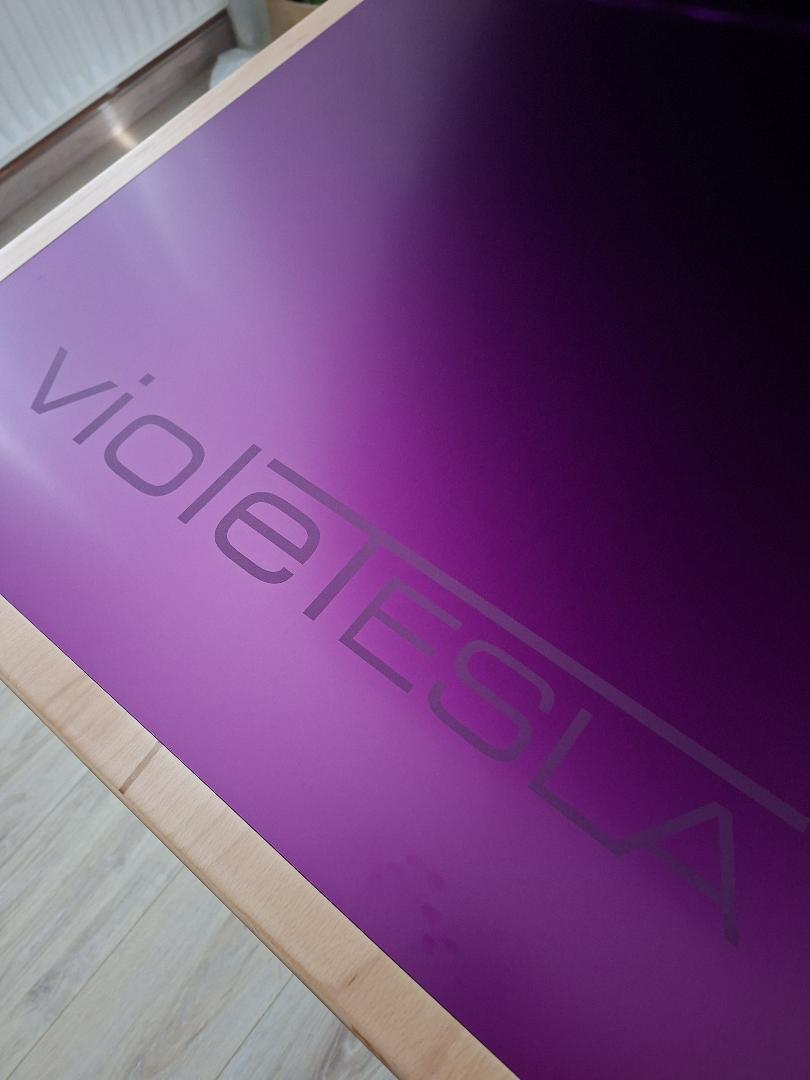 Viole Tesla